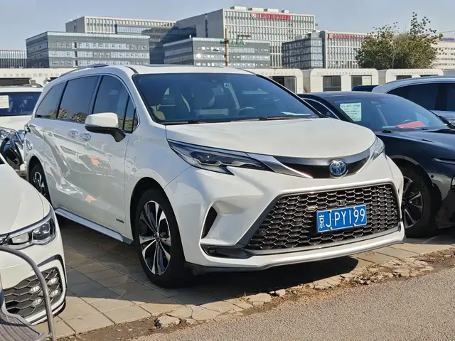 2023 Toyota Granvia 2.5L Hybrid Premium Plus