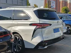 2023 Toyota Granvia 2.5L Hybrid Premium Plus, белый — фото 4