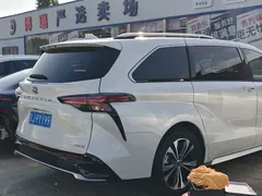 2023 Toyota Granvia 2.5L Hybrid Premium Plus, белый — фото 5