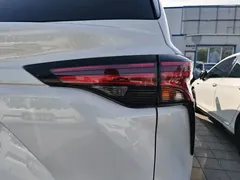 2023 Toyota Granvia 2.5L Hybrid Premium Plus, белый — фото 7