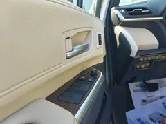 2023 Toyota Granvia 2.5L Hybrid Premium Plus, белый — фото 11
