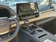 2023 Toyota Granvia 2.5L Hybrid Premium Plus, белый — фото 12