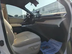 2023 Toyota Granvia 2.5L Hybrid Premium Plus, белый — фото 15