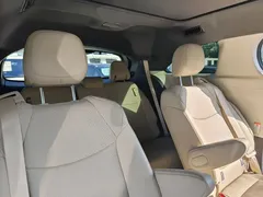 2023 Toyota Granvia 2.5L Hybrid Premium Plus, белый — фото 17