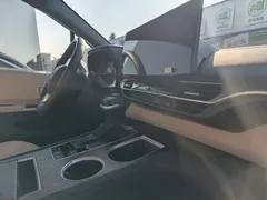 2023 Toyota Granvia 2.5L Hybrid Premium Plus, белый — фото 18