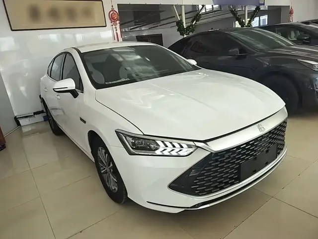2024 BYD Qin PLUS Honor DM-i PHEV 55km Leading