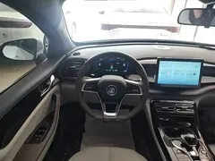 2024 BYD Qin PLUS Honor DM-i PHEV 55km Leading, белый — фото 11