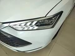 2024 BYD Qin PLUS Honor DM-i PHEV 55km Leading, белый — фото 24