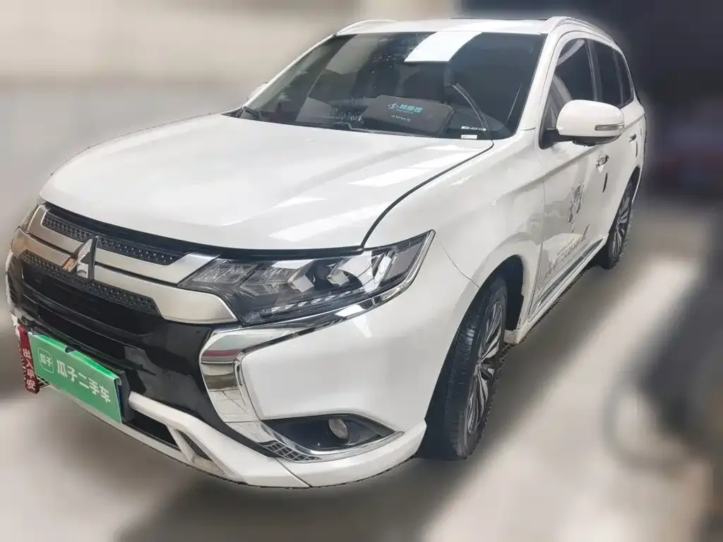 2021 Mitsubishi Outlander 2.4L 4WD 7-seat