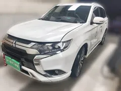 2021 Mitsubishi Outlander 2.4L 4WD 7-seat, белый — фото 1
