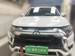 2021 Mitsubishi Outlander 2.4L 4WD 7-seat, белый — фото 2