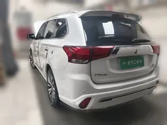2021 Mitsubishi Outlander 2.4L 4WD 7-seat, белый — фото 4