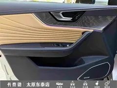 2023 Hongqi HS5 2.0T 4WD Pro — фото 14