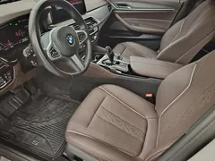 2022 BMW 5 Series 530Li Leading M Sport Package, белый — фото 7