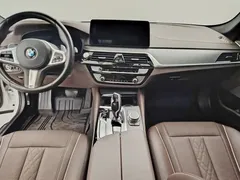 2022 BMW 5 Series 530Li Leading M Sport Package, белый — фото 9