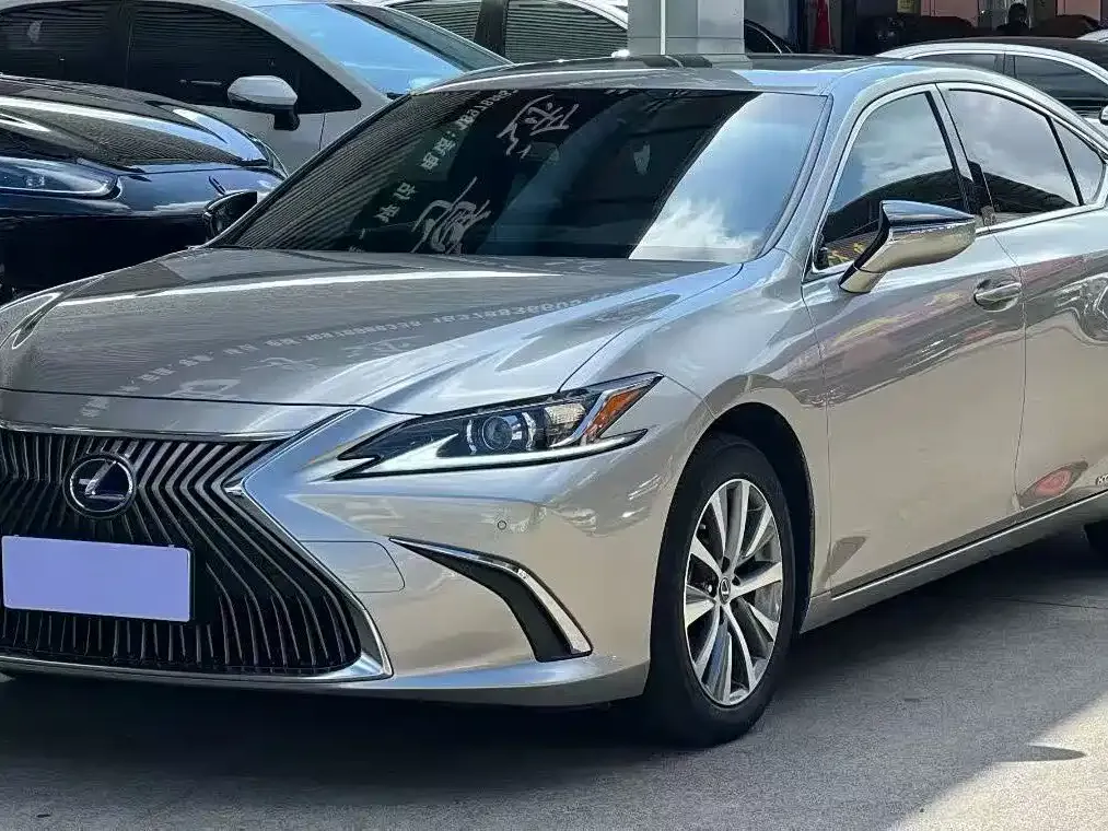 2020 Lexus ES 300h Excellence
