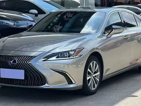 2020 Lexus ES 300h Excellence