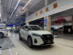 2023 Nissan Kicks 1.5L Luxury, белый — фото 3