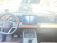 2025 BYD Song Pro 2nd Gen Smart Driving DM-i PHEV 75km Leading, белый — фото 13