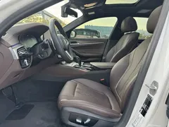 2023 BMW 5 Series 530Li Leading M Sport Package, белый — фото 5