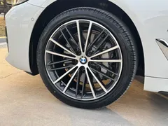 2023 BMW 5 Series 530Li Leading M Sport Package, белый — фото 15