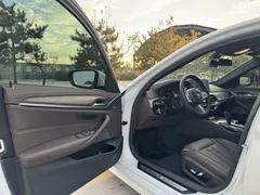 2023 BMW 5 Series 530Li Leading M Sport Package, белый — фото 17