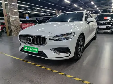2023 Volvo S60 B4 Luxury