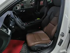 2023 Volvo S60 B4 Luxury, белый — фото 15