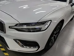 2023 Volvo S60 B4 Luxury, белый — фото 24