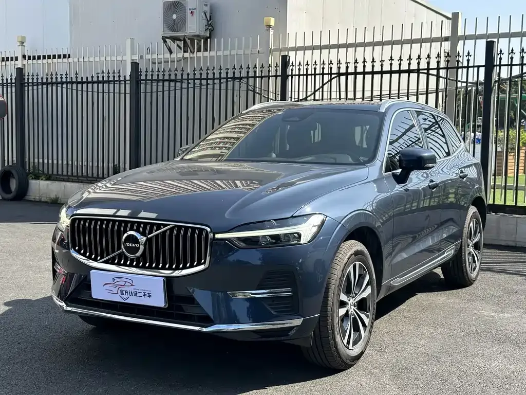 2023 Volvo XC60 4WD Luxury