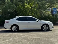 2023 Toyota Camry 2.0G Luxury, белый — фото 4