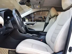2022 Toyota RAV4 2.0L CVT 4WD Premium, белый — фото 9