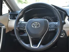 2022 Toyota RAV4 2.0L CVT 4WD Premium, белый — фото 10