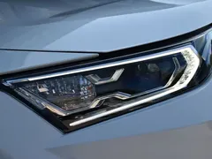 2022 Toyota RAV4 2.0L CVT 4WD Premium, белый — фото 16