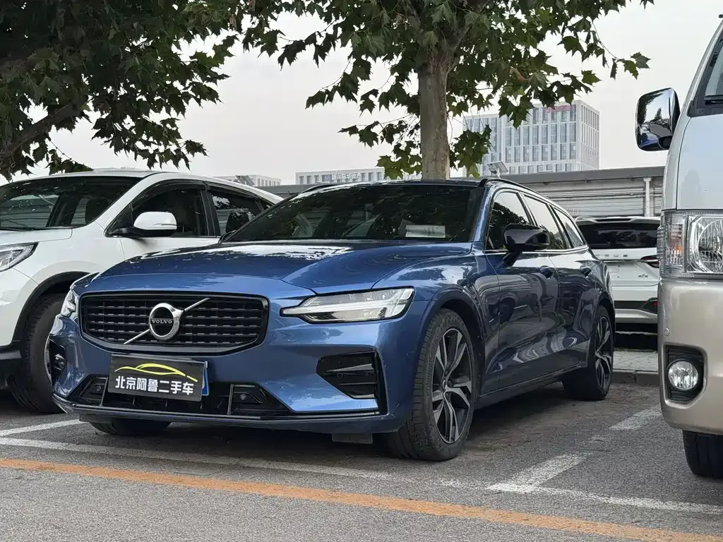 2021 Volvo V60 B5 Sport