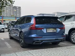 2021 Volvo V60 B5 Sport, синий — фото 11