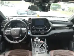 2022 Toyota Crown Kluger 2.5L HEV 4WD Luxury, чёрный — фото 12