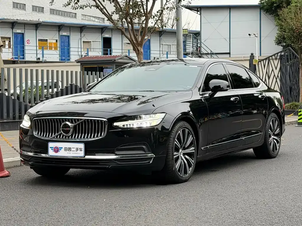 2023 Volvo S90