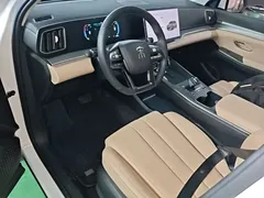 2025 BYD Song Pro 2nd Gen DM-i PHEV 75km, белый — фото 10
