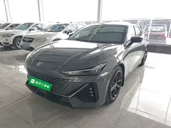 2022 Changan UNI-V 1.5T Premium — фото 2