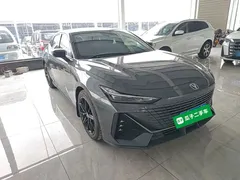 2022 Changan UNI-V 1.5T Premium — фото 4