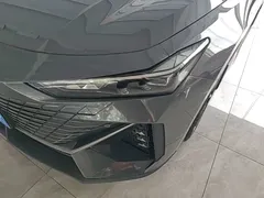 2022 Changan UNI-V 1.5T Premium — фото 24