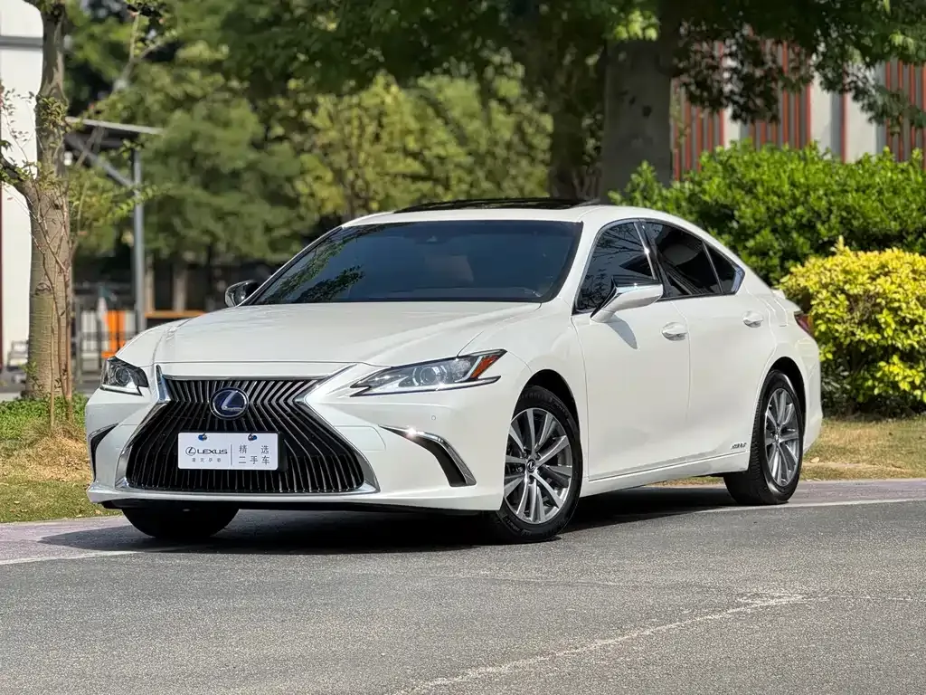 2020 Lexus ES 300h Excellence