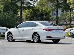 2020 Lexus ES 300h Excellence, белый — фото 4
