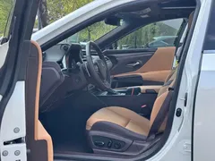 2020 Lexus ES 300h Excellence, белый — фото 5