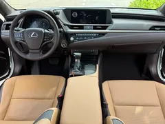2020 Lexus ES 300h Excellence, белый — фото 6