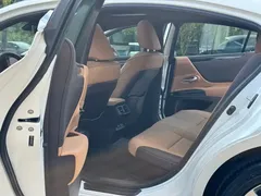 2020 Lexus ES 300h Excellence, белый — фото 7