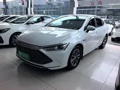 2024 BYD Qin PLUS Honor DM-i PHEV 55km Leading, белый — фото 2
