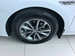 2024 BYD Qin PLUS Honor DM-i PHEV 55km Leading, белый — фото 23