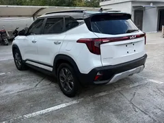 2023 Kia Seltos 1.5L CVT Luxury, белый — фото 3